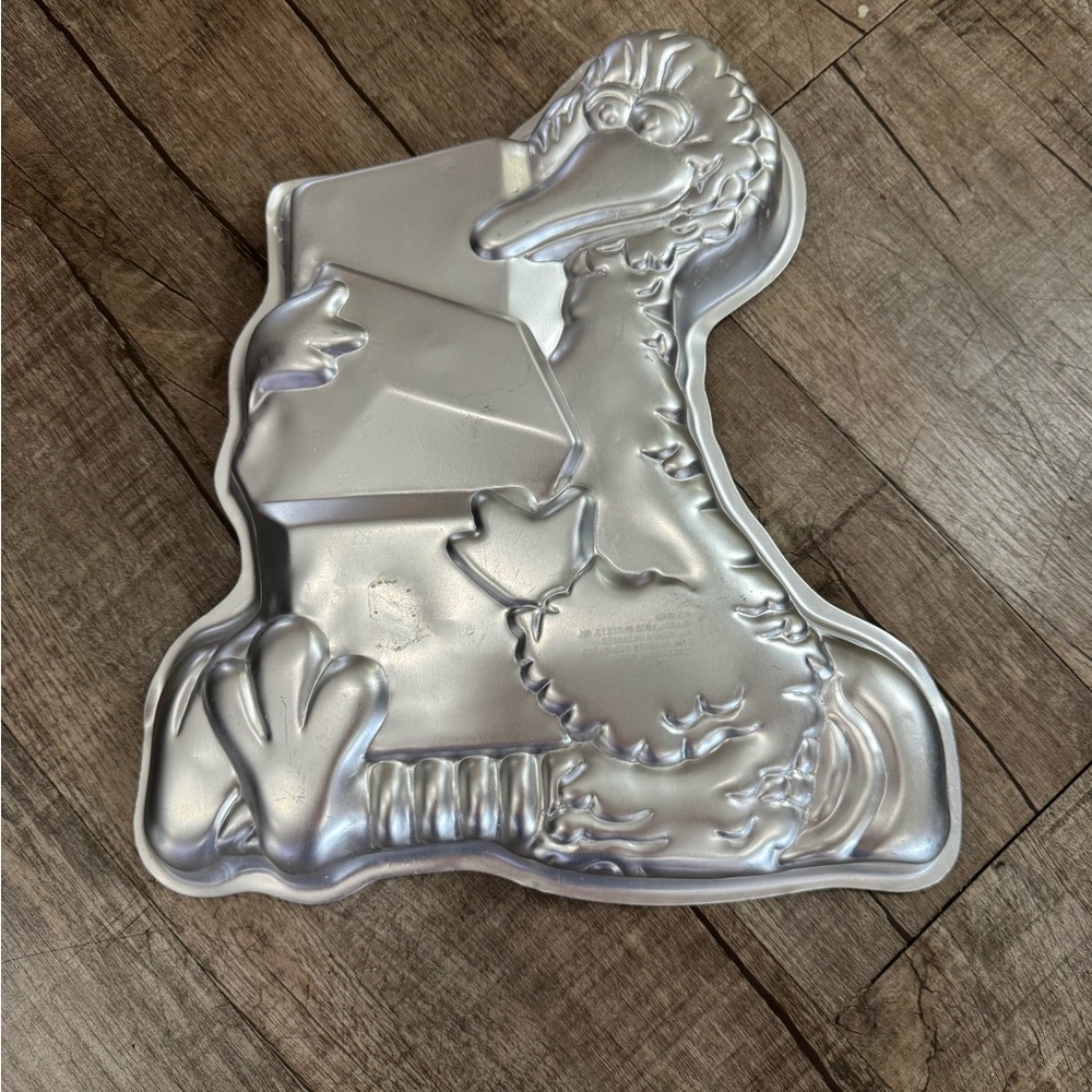 Wilton Big‎ Bird with Gift Cake Pan Vintage Sesame Street Muppets